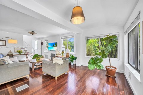 Villa ou maison à vendre à Miami, Floride: 4 chambres, 235.51 m2 № 2064346 - photo 5