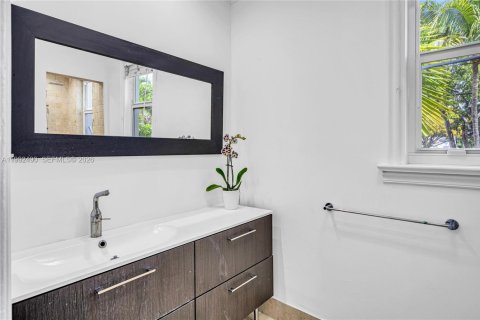 Villa ou maison à vendre à Miami, Floride: 4 chambres, 235.51 m2 № 2064346 - photo 19