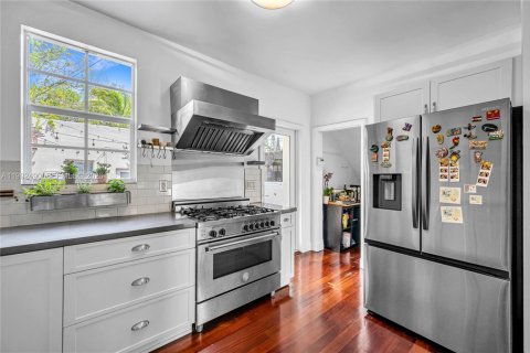 Villa ou maison à vendre à Miami, Floride: 4 chambres, 235.51 m2 № 2064346 - photo 11