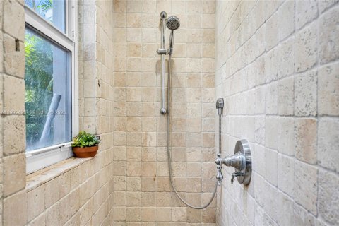 Villa ou maison à vendre à Miami, Floride: 4 chambres, 235.51 m2 № 2064346 - photo 20