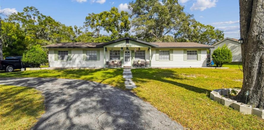 Villa ou maison à Sorrento, Floride 5 chambres, 188.87 m2 № 2135486
