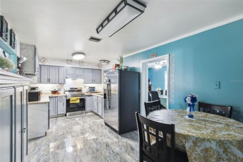 Villa ou maison à vendre à Sorrento, Floride: 5 chambres, 188.87 m2 № 2135486 - photo 6