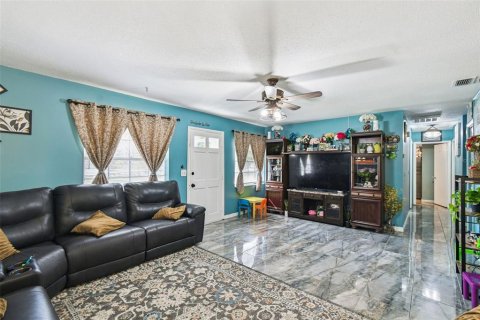 Villa ou maison à vendre à Sorrento, Floride: 5 chambres, 188.87 m2 № 2135486 - photo 5