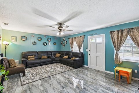 Villa ou maison à vendre à Sorrento, Floride: 5 chambres, 188.87 m2 № 2135486 - photo 4