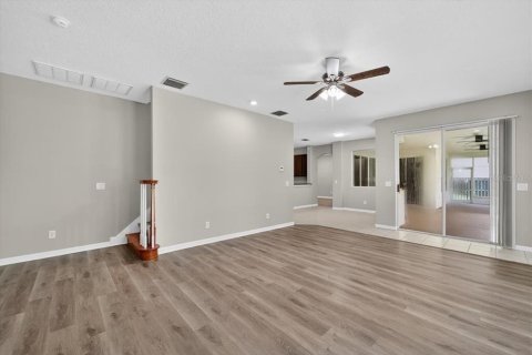 House in Seffner, Florida 4 bedrooms, 318 sq.m. № 1879658 - photo 11