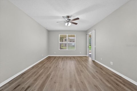 House in Seffner, Florida 4 bedrooms, 318 sq.m. № 1879658 - photo 13