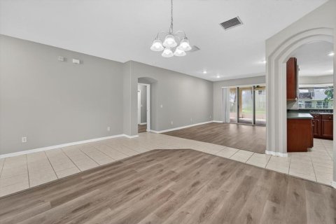 House in Seffner, Florida 4 bedrooms, 318 sq.m. № 1879658 - photo 3