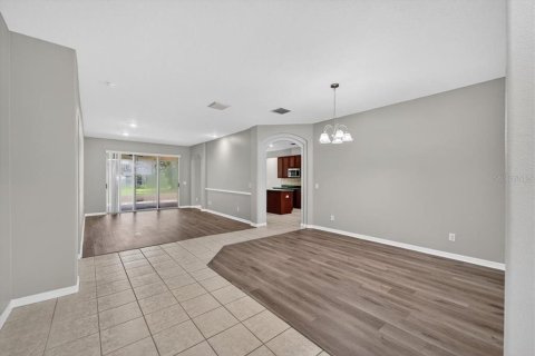 House in Seffner, Florida 4 bedrooms, 318 sq.m. № 1879658 - photo 5