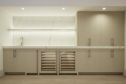 Купить виллу или дом в Сарасота, Флорида 3 комнаты, 491.17м2, № 2118642 - фото 18