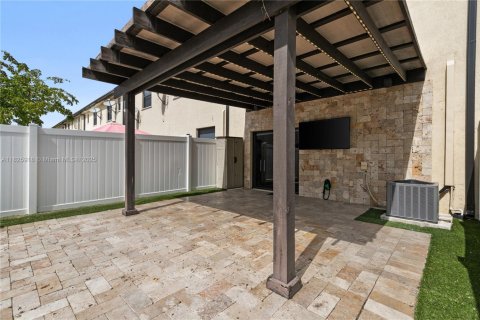 Townhouse in Hialeah, Florida 3 bedrooms, 146.23 sq.m. № 1794606 - photo 18