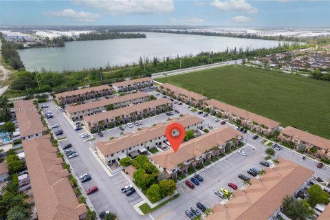 Townhouse in Hialeah, Florida 3 bedrooms, 146.23 sq.m. № 1794606 - photo 3