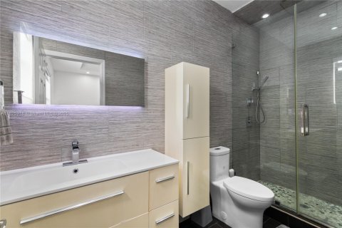 Townhouse in Hialeah, Florida 3 bedrooms, 146.23 sq.m. № 1794606 - photo 14