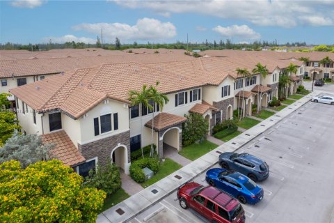 Townhouse in Hialeah, Florida 3 bedrooms, 146.23 sq.m. № 1794606 - photo 2