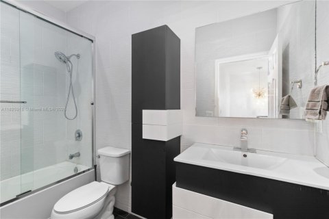 Townhouse in Hialeah, Florida 3 bedrooms, 146.23 sq.m. № 1794606 - photo 21