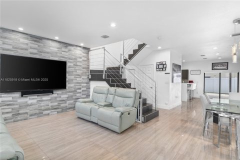 Townhouse in Hialeah, Florida 3 bedrooms, 146.23 sq.m. № 1794606 - photo 6