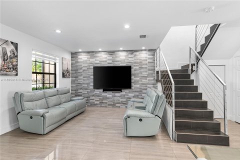 Townhouse in Hialeah, Florida 3 bedrooms, 146.23 sq.m. № 1794606 - photo 7