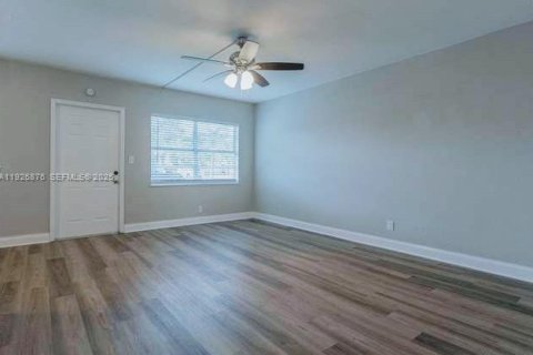 Снять в аренду кондоминиум в Дирфилд-Бич, Флорида 2 спальни, 66.98м2, № 1986167 - фото 4