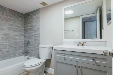 Снять в аренду кондоминиум в Дирфилд-Бич, Флорида 2 спальни, 66.98м2, № 1986167 - фото 3