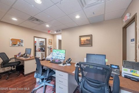 Propiedad comercial en venta en Cocoa Beach, Florida, 179.21 m2 № 2136122 - foto 7