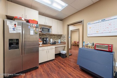 Propiedad comercial en venta en Cocoa Beach, Florida, 179.21 m2 № 2136122 - foto 25