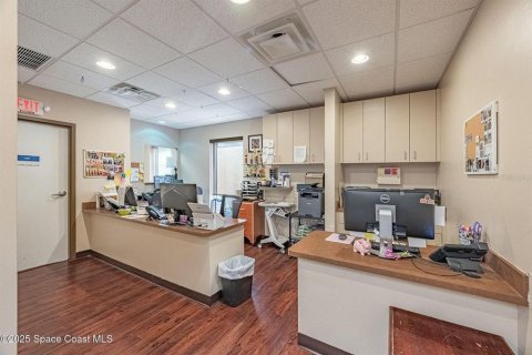 Propiedad comercial en venta en Cocoa Beach, Florida, 179.21 m2 № 2136122 - foto 9