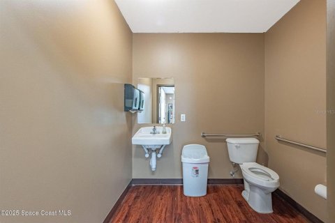 Propiedad comercial en venta en Cocoa Beach, Florida, 179.21 m2 № 2136122 - foto 10