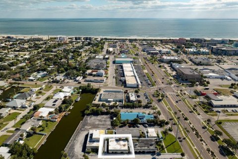 Commercial property in Cocoa Beach, Florida 179.21 sq.m. № 2136122