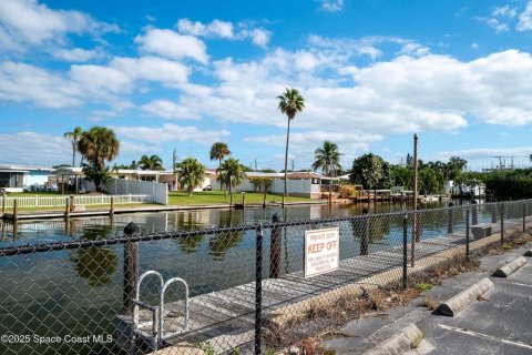 Propiedad comercial en venta en Cocoa Beach, Florida, 179.21 m2 № 2136122 - foto 4