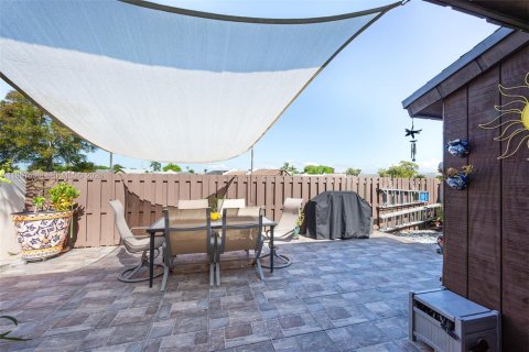 Villa ou maison à vendre à Miami, Floride: 3 chambres, 113.81 m2 № 2048898 - photo 30