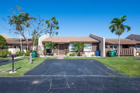 Villa ou maison à Miami, Floride 3 chambres, 113.81 m2 № 2048898