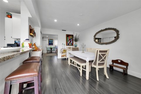 Villa ou maison à vendre à Miami, Floride: 3 chambres, 113.81 m2 № 2048898 - photo 16