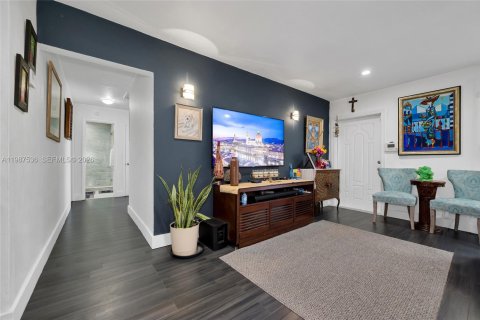 Villa ou maison à vendre à Miami, Floride: 3 chambres, 113.81 m2 № 2048898 - photo 12