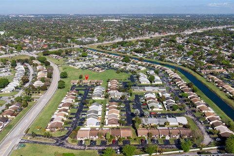 Villa ou maison à vendre à Miami, Floride: 3 chambres, 113.81 m2 № 2048898 - photo 4