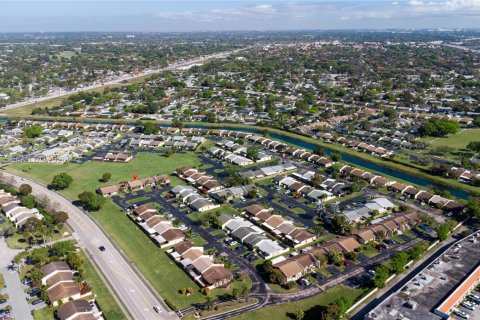 Villa ou maison à vendre à Miami, Floride: 3 chambres, 113.81 m2 № 2048898 - photo 3