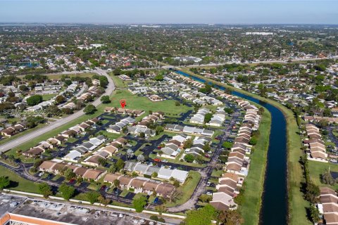 Villa ou maison à vendre à Miami, Floride: 3 chambres, 113.81 m2 № 2048898 - photo 5