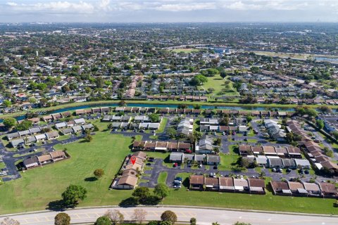 Villa ou maison à vendre à Miami, Floride: 3 chambres, 113.81 m2 № 2048898 - photo 6