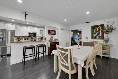 Villa ou maison à vendre à Miami, Floride: 3 chambres, 113.81 m2 № 2048898 - photo 15