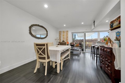 Villa ou maison à vendre à Miami, Floride: 3 chambres, 113.81 m2 № 2048898 - photo 13