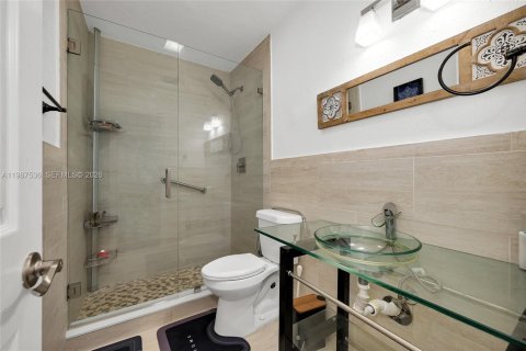 Villa ou maison à vendre à Miami, Floride: 3 chambres, 113.81 m2 № 2048898 - photo 24