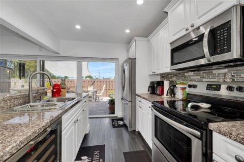 Villa ou maison à vendre à Miami, Floride: 3 chambres, 113.81 m2 № 2048898 - photo 20