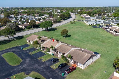 Villa ou maison à vendre à Miami, Floride: 3 chambres, 113.81 m2 № 2048898 - photo 2