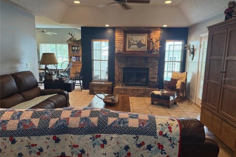 Casa en venta en Fort Meade, Florida, 3 dormitorios, 268.95 m2 № 1915479 - foto 2