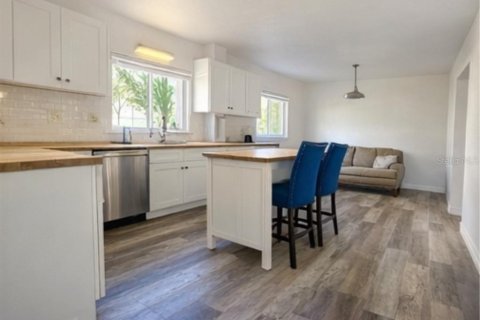 Villa ou maison à vendre à Osteen, Floride: 4 chambres, 246.56 m2 № 2312281 - photo 11