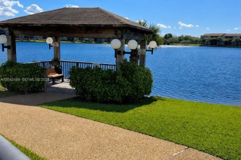 Condominio en venta en Pembroke Pines, Florida, 2 dormitorios, 110.74 m2 № 2186751 - foto 28
