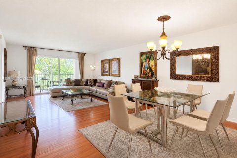Condominio en venta en Pembroke Pines, Florida, 2 dormitorios, 110.74 m2 № 2186751 - foto 4