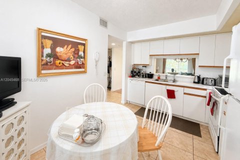 Condominio en venta en Pembroke Pines, Florida, 2 dormitorios, 110.74 m2 № 2186751 - foto 10