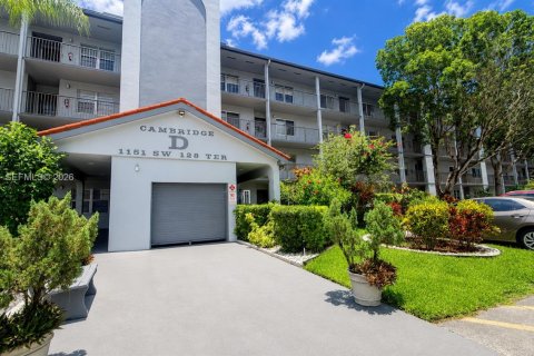Condominio en venta en Pembroke Pines, Florida, 2 dormitorios, 110.74 m2 № 2186751 - foto 30
