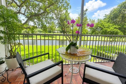 Condominio en Pembroke Pines, Florida, 2 dormitorios № 2186751