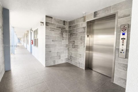 Condominio en venta en Pembroke Pines, Florida, 2 dormitorios, 110.74 m2 № 2186751 - foto 21
