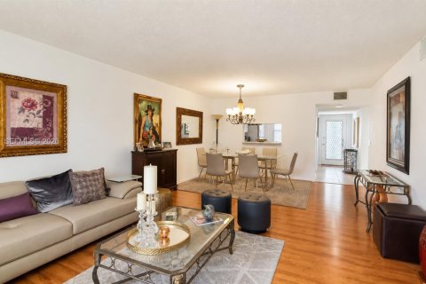 Condominio en venta en Pembroke Pines, Florida, 2 dormitorios, 110.74 m2 № 2186751 - foto 6
